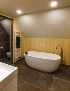 Hout in de badkamer? Yes.