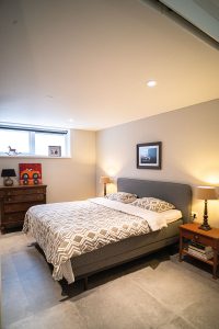 De grondtemperatuur is twee a drie meter onder het maaiveld het jaar rond - prima voor een slaapkamer