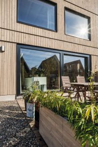 Het houten karakter - zowel binnen als buiten - vinden wij zeer aantrekkelijk