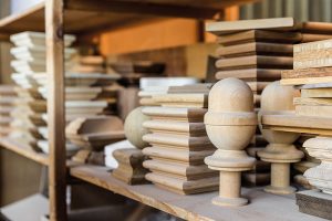 Paaldeksels en gedraaide paalkoppen