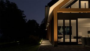 Schuurwoning in Pannerden van Woonsubliem avond donker